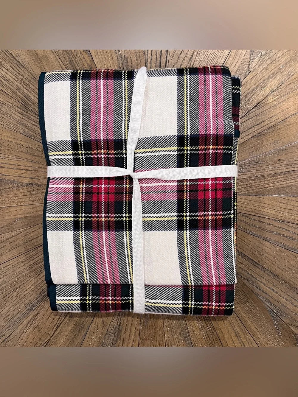 NWT Williams Sonoma Stewart Tartan Plaid Rectangular Tablecloth 70” X 108”